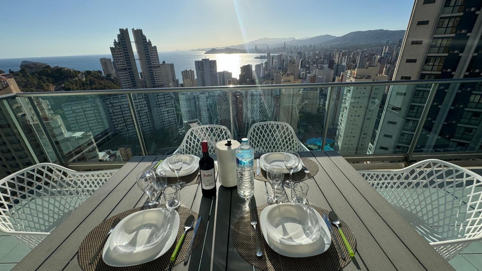 Highrise Apartment With Stunning Views From Private Balcony 85 Benidorm Exterior photo